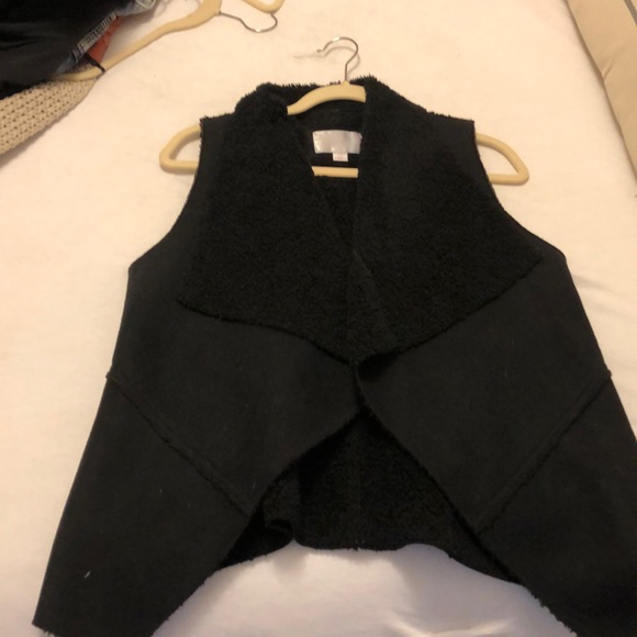 Xhilaration Sherpa Vest - Picture 2 of 3